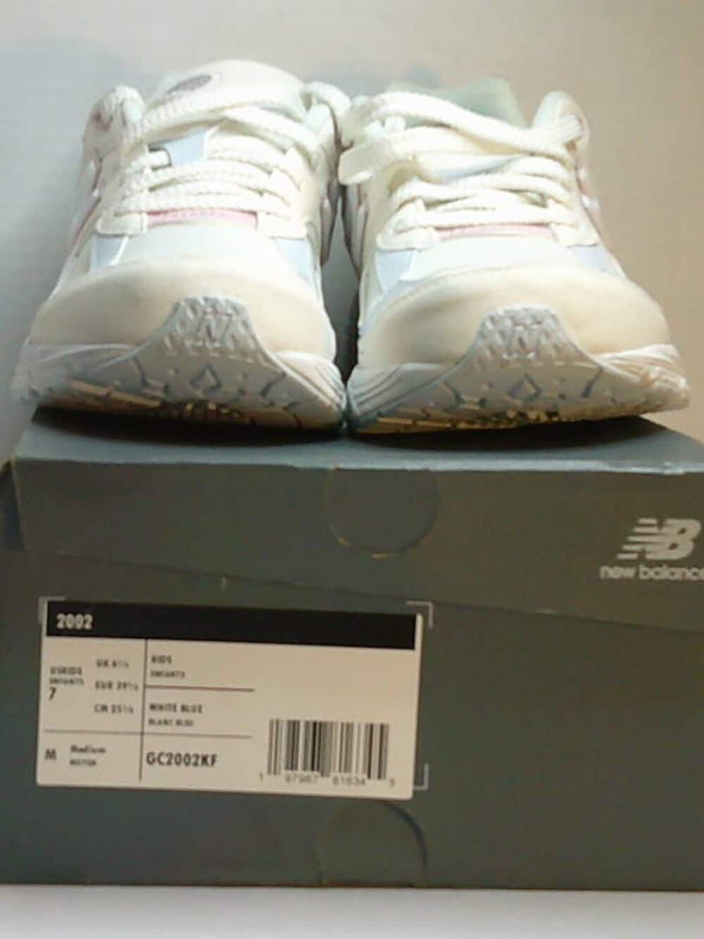 New Balance 2002 kids size 7 white pink blue new